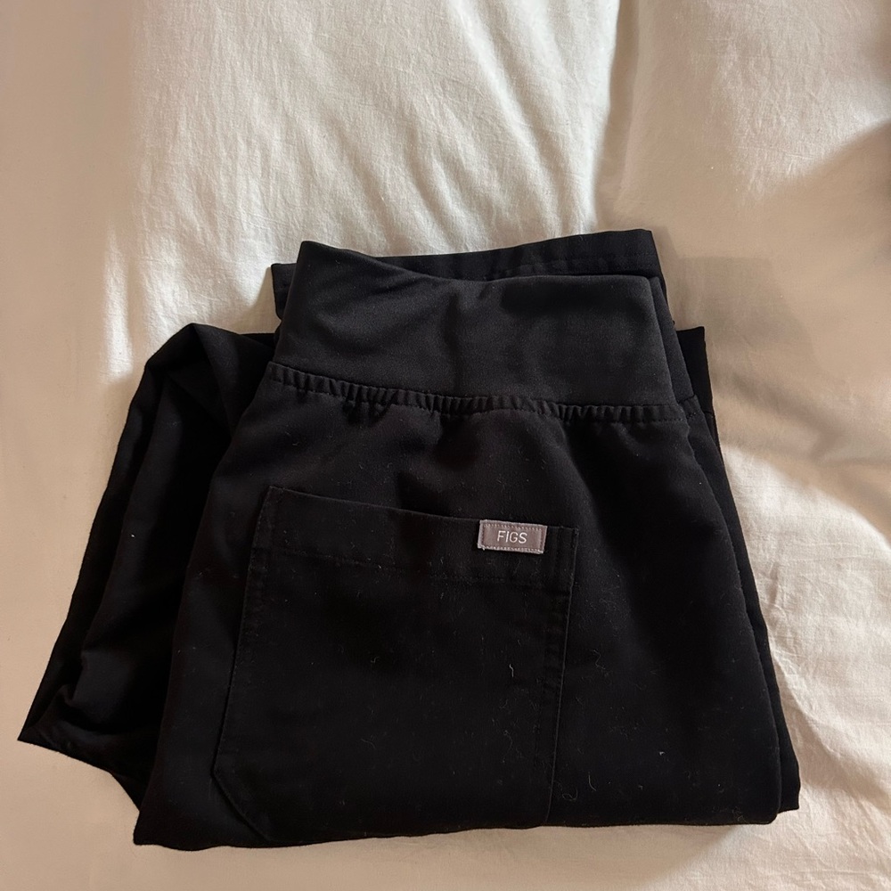 Figs Women's Straight Leg Pants in Black